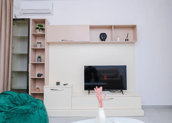 Apartment Via Albania - New Bazaar